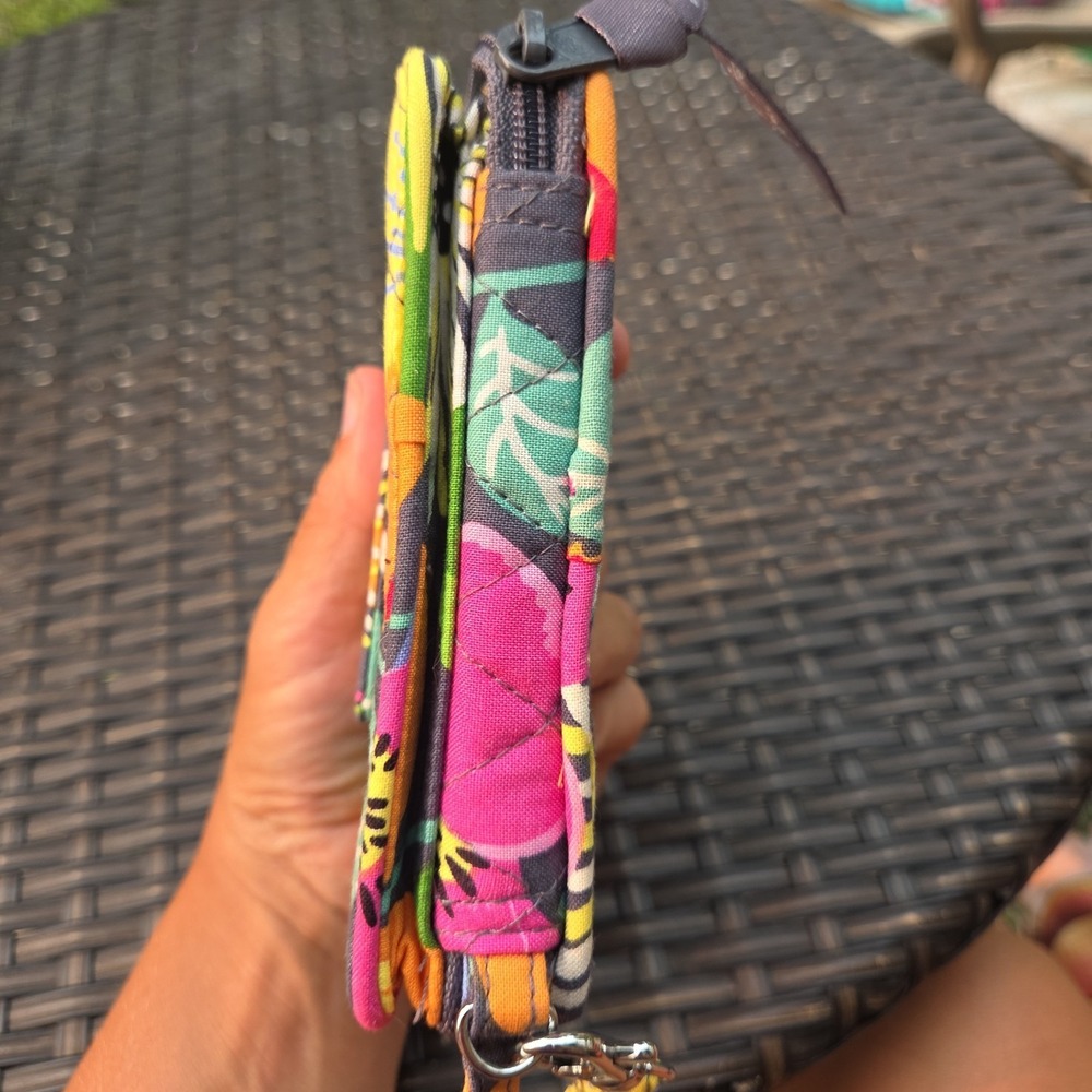 Vera Bradley Floral Wristlet Wallet ID Phone Jazzy Bloom Summer Floral Island - Picture 10 of 11